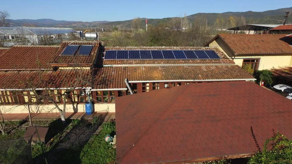 Farmhouse rooftop solar system